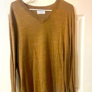 Old Navy Men’s Large tan Vneck sweater